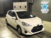 Хэтчбек гибрид Toyota Aqua кузов NHP10 рестайлинг модификация L Safety